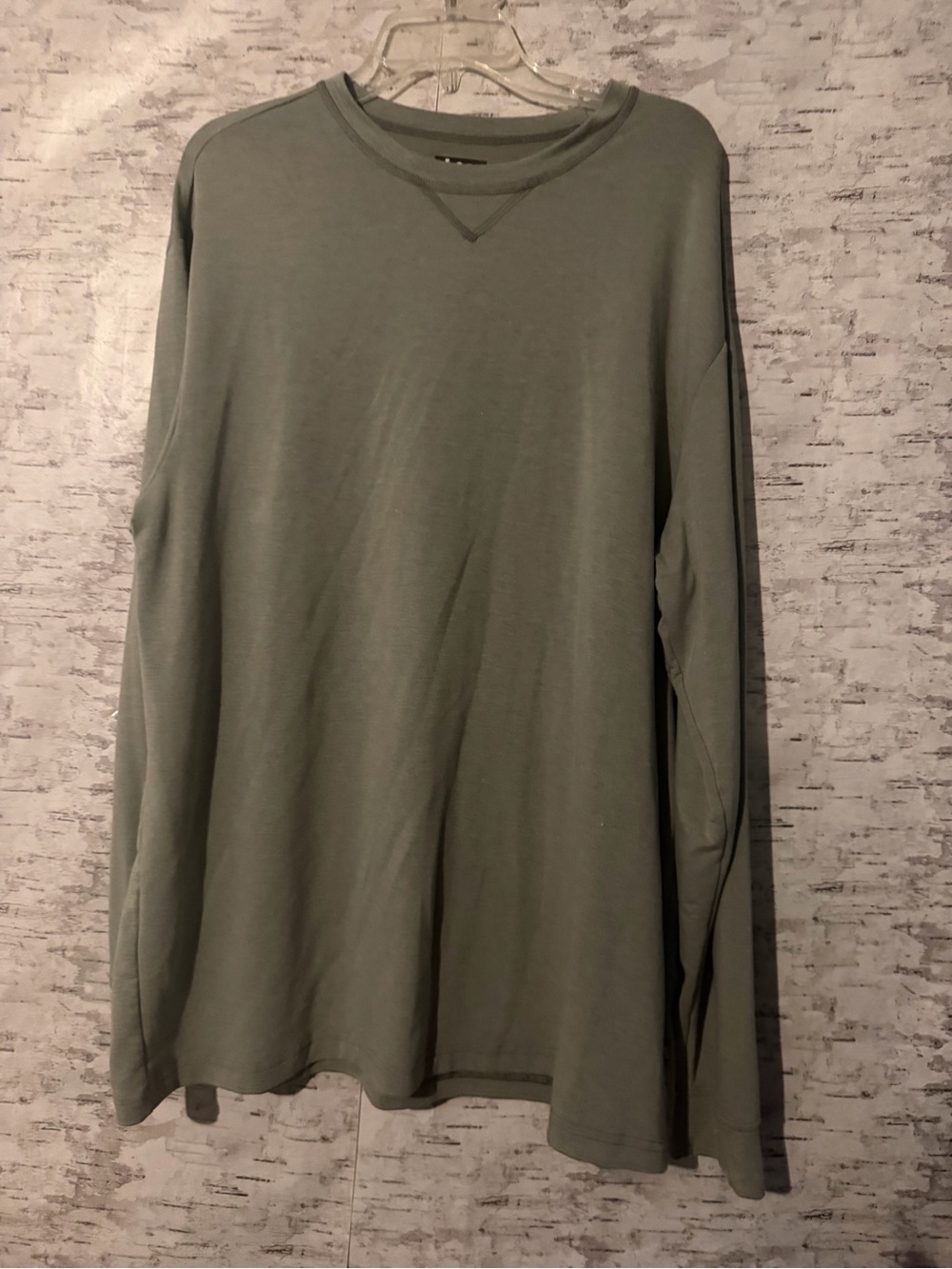 NWOT Lee Men's Sage Green Crewneck Long-Sleeve Shirt